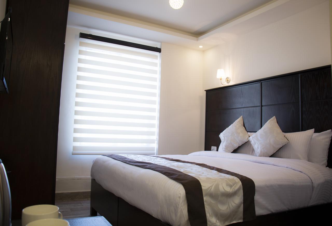 London Bridge Hotel Amman Bagian luar foto