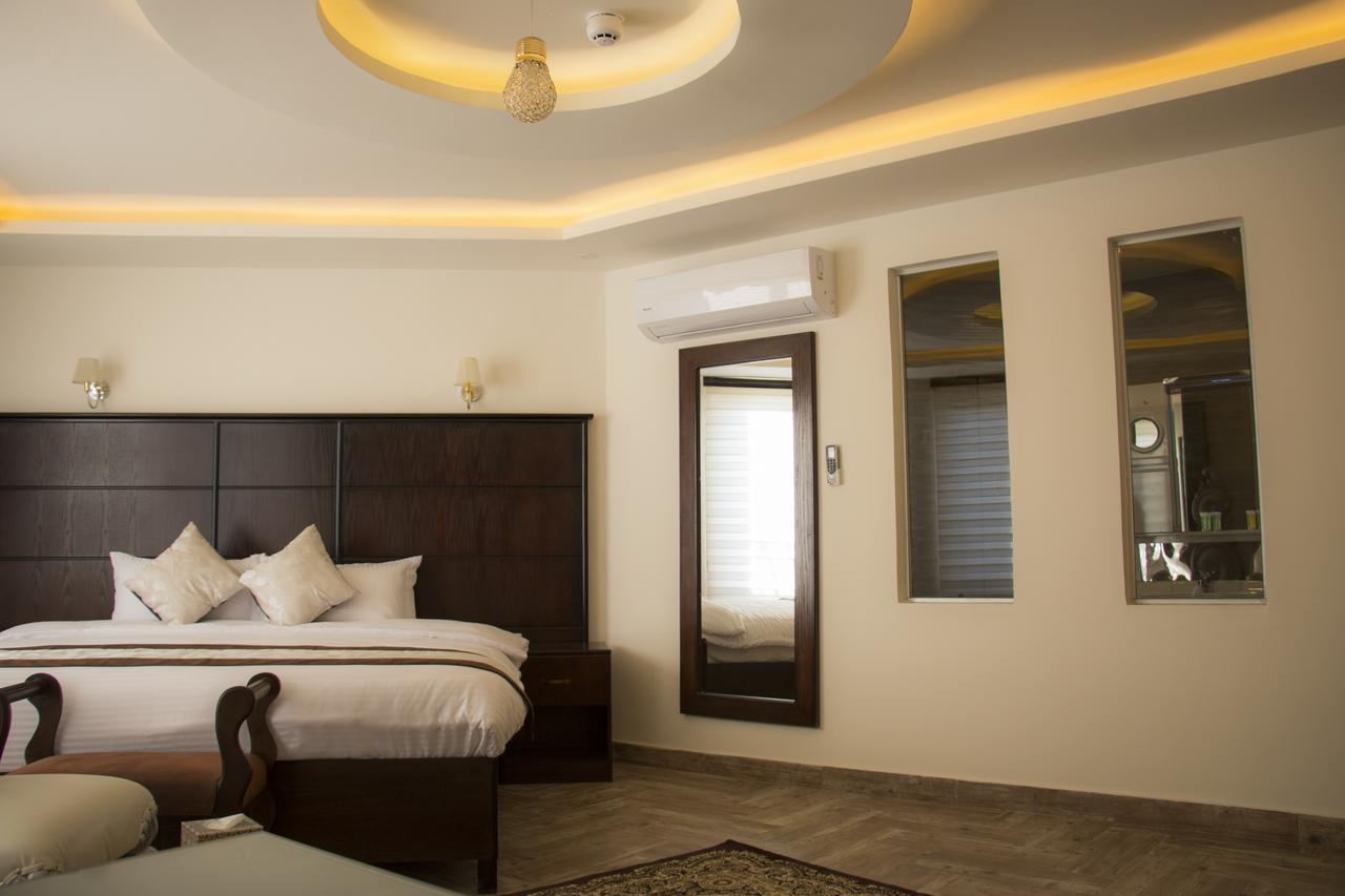 London Bridge Hotel Amman Bagian luar foto