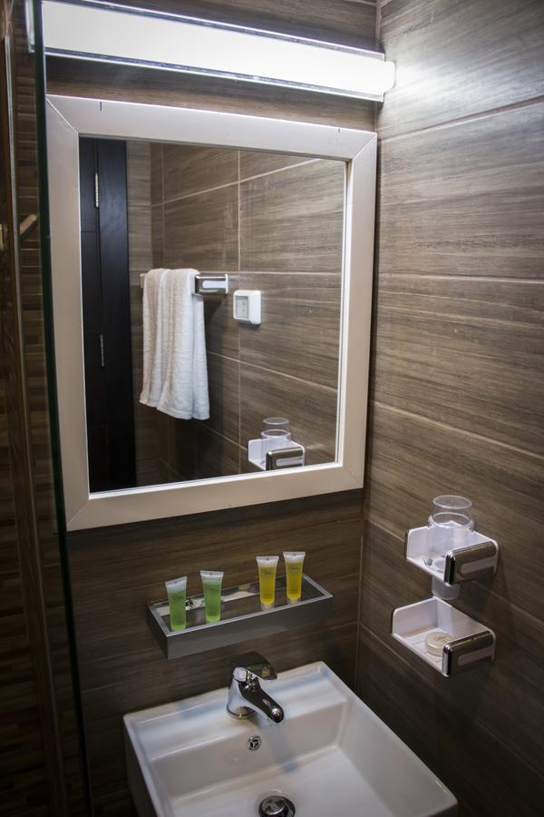 London Bridge Hotel Amman Bagian luar foto