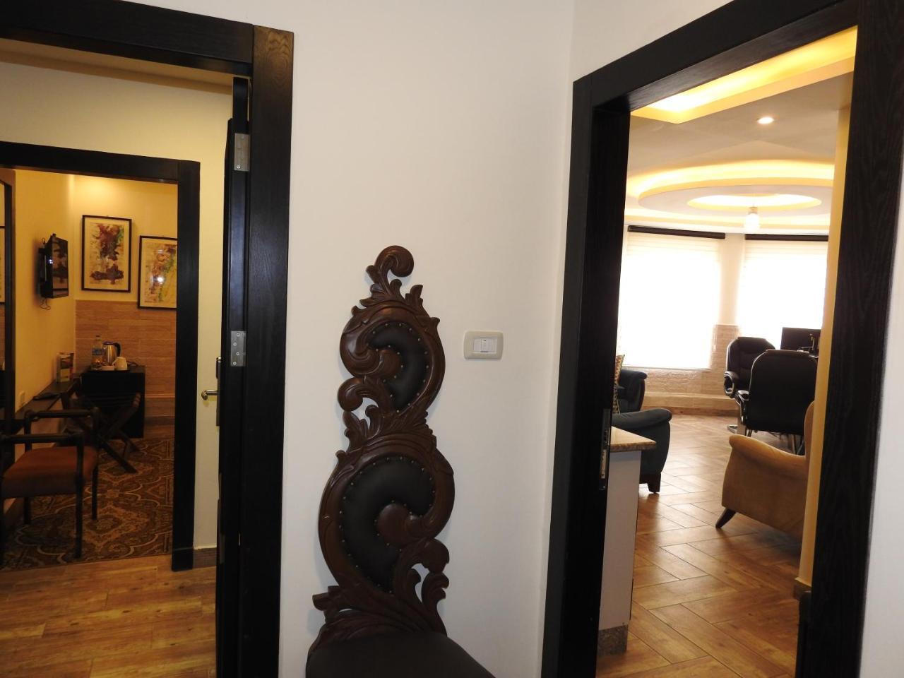 London Bridge Hotel Amman Bagian luar foto