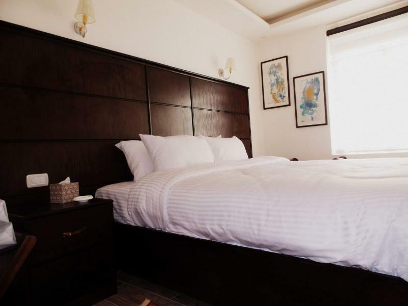 London Bridge Hotel Amman Bagian luar foto